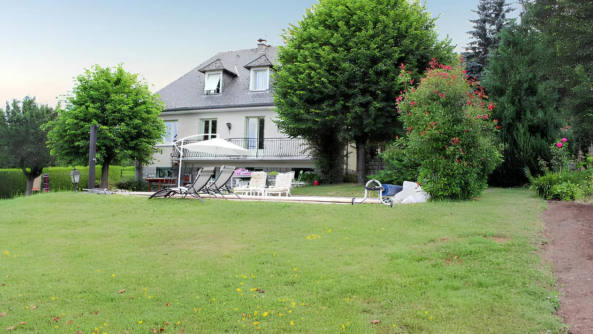 Villa Elegante A Mur-De-Barrez Avec Piscine Privee Франция